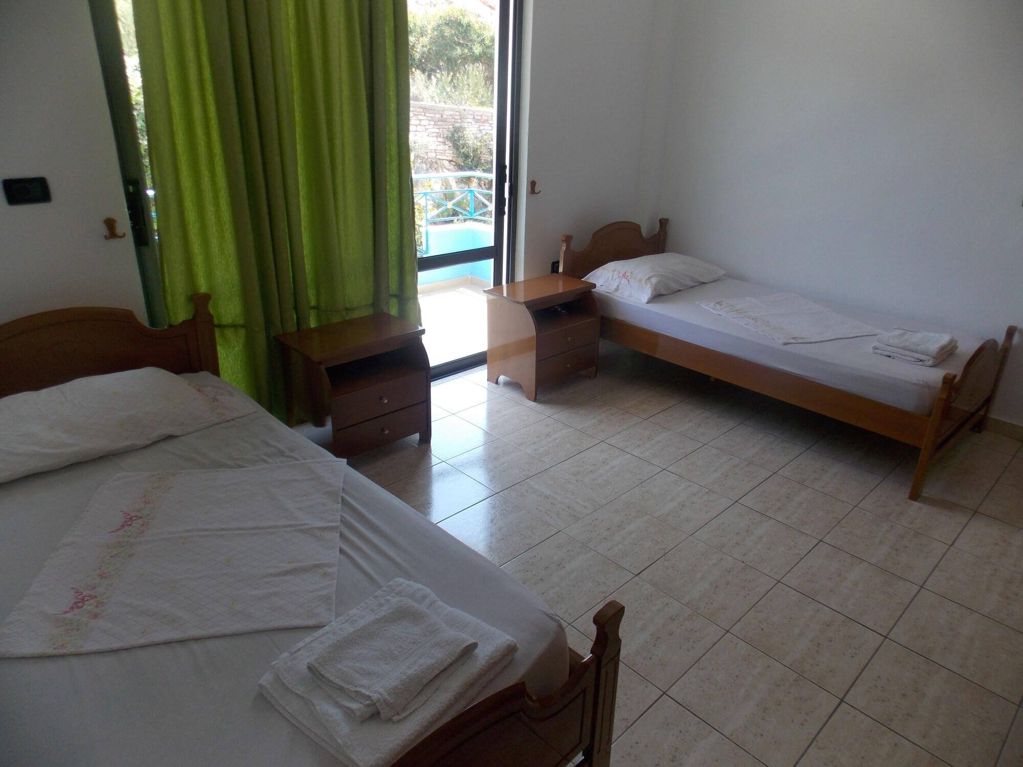 Blue Residence Sarande Bagian luar foto