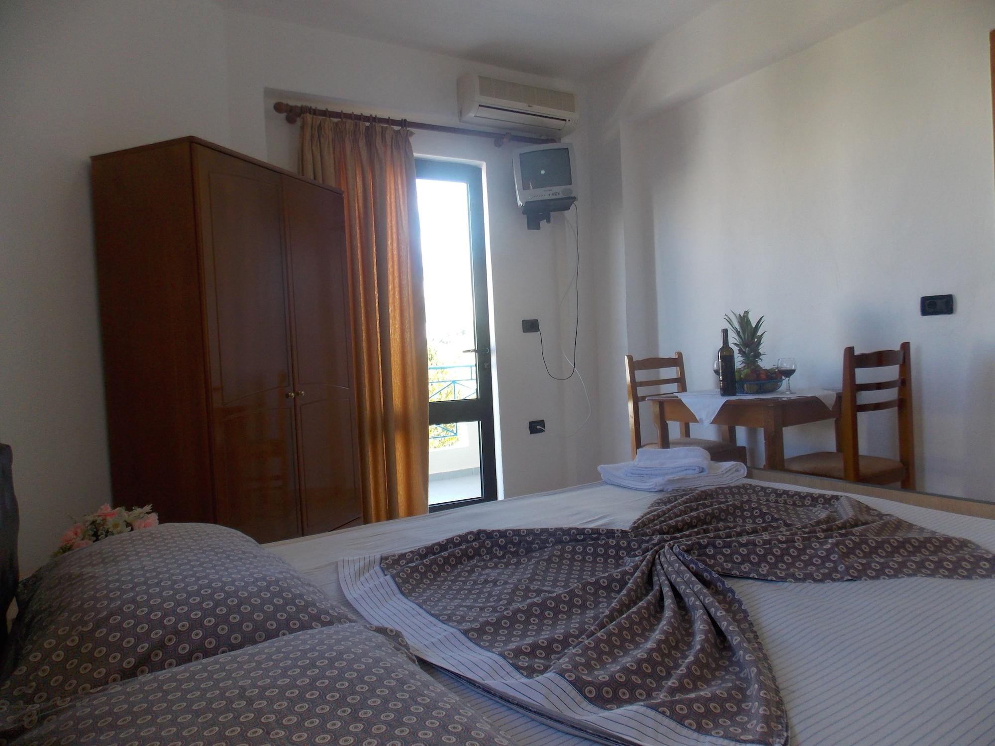 Blue Residence Sarande Bagian luar foto