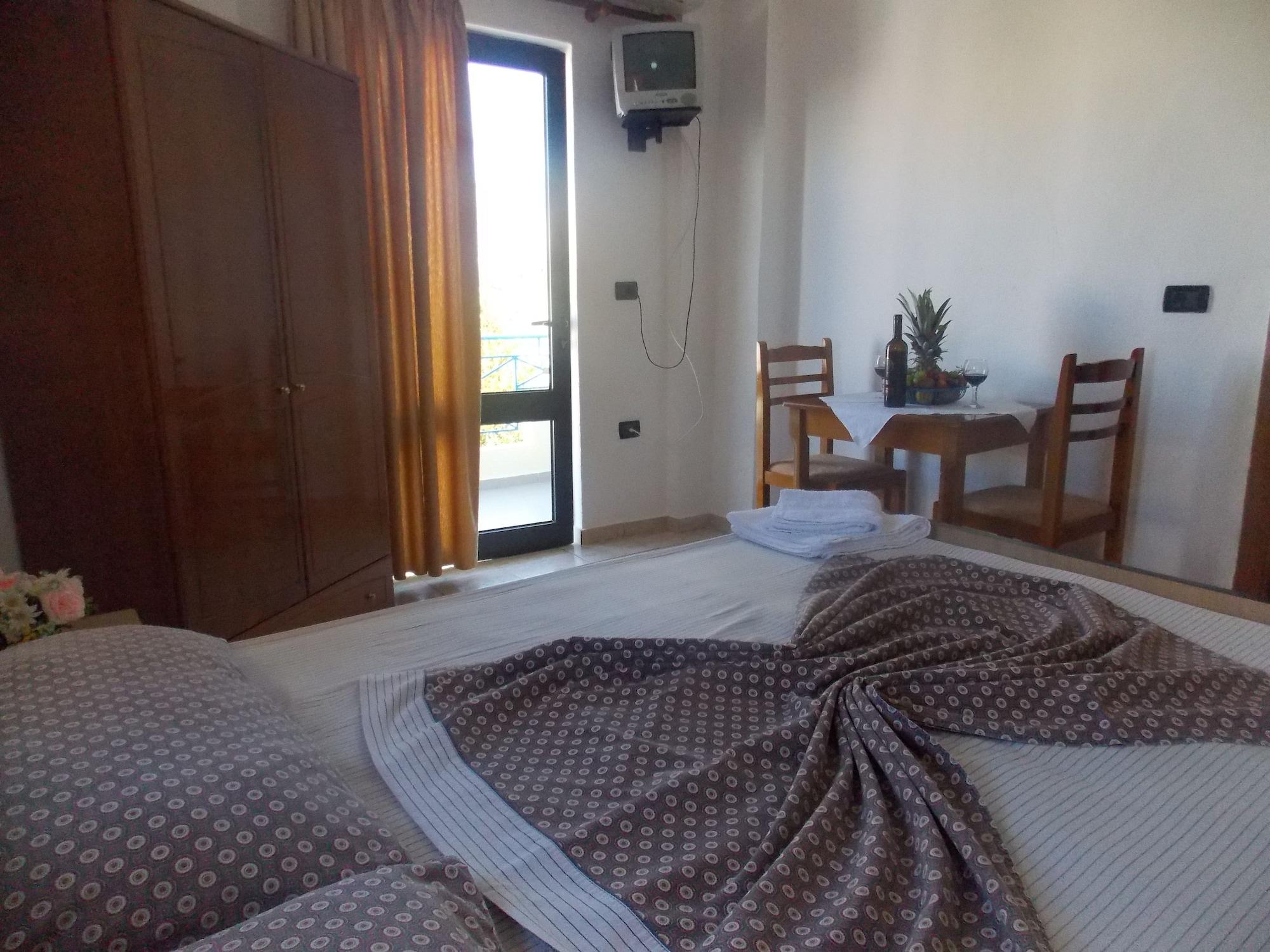 Blue Residence Sarande Bagian luar foto