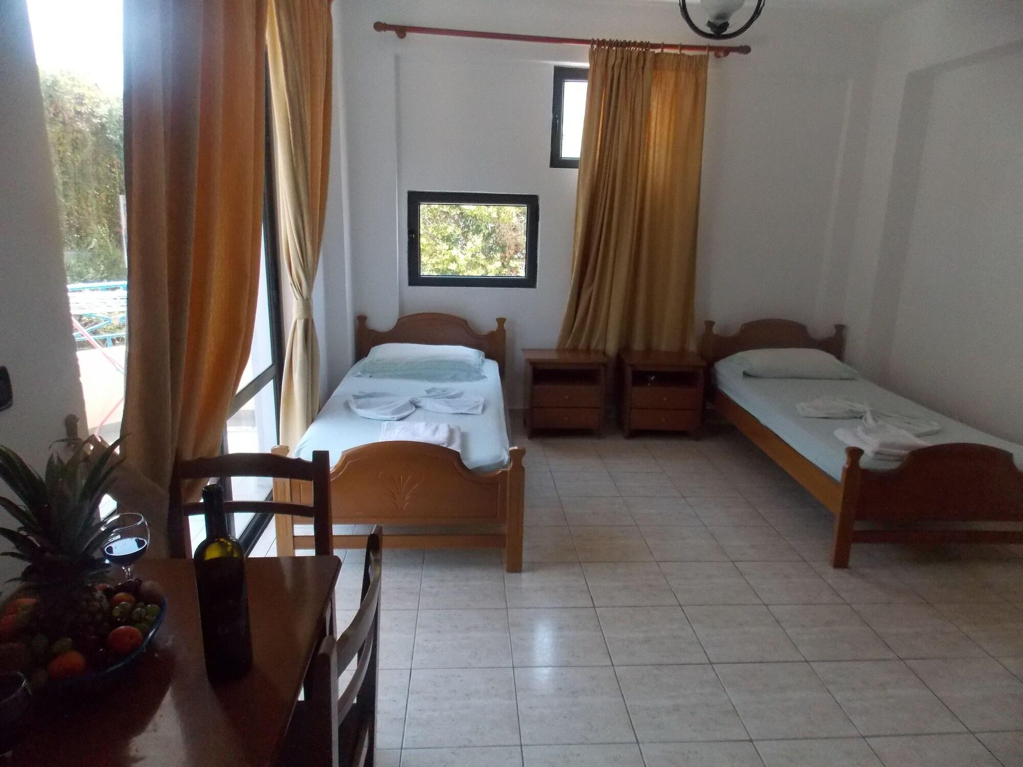 Blue Residence Sarande Bagian luar foto
