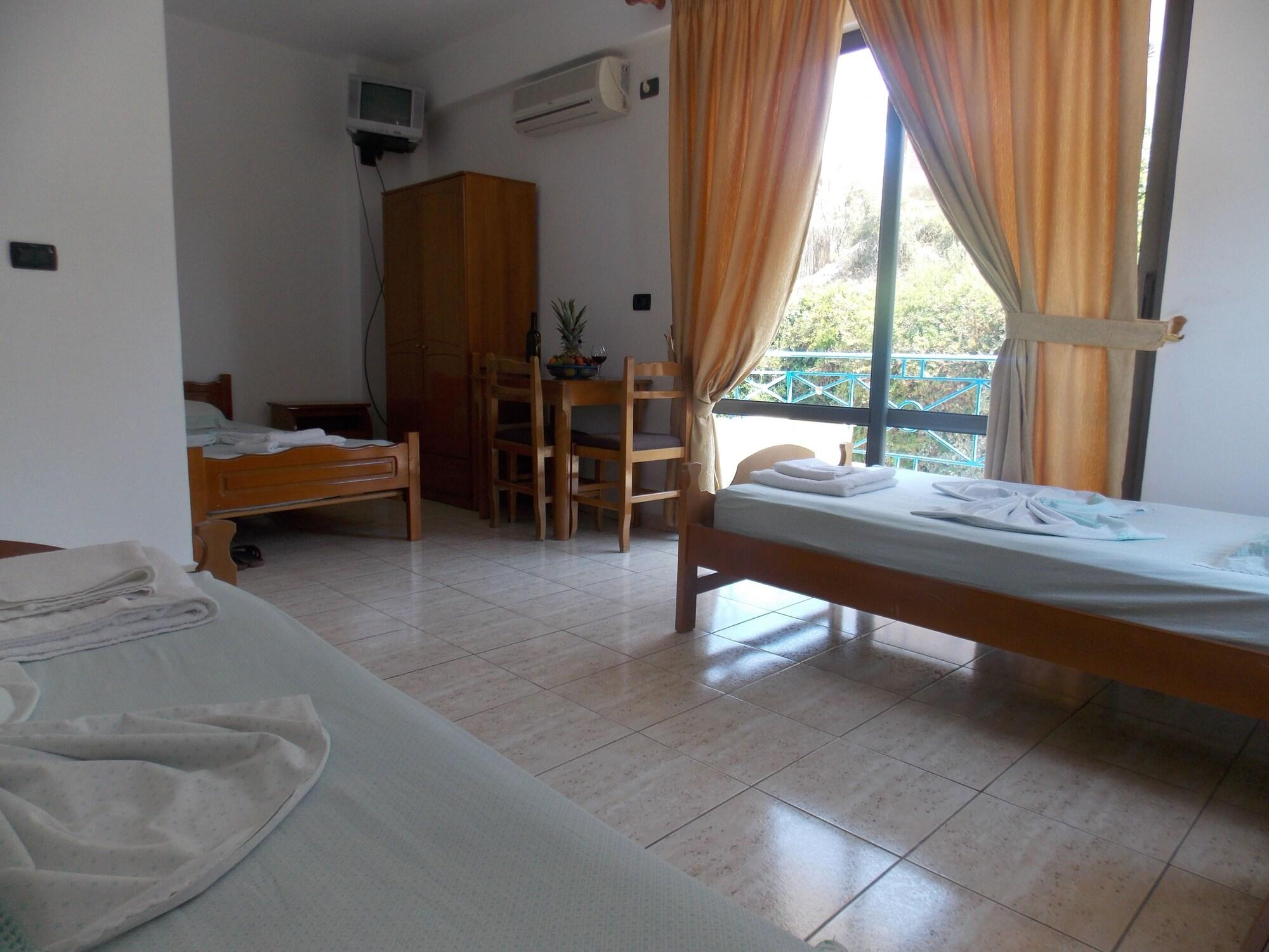 Blue Residence Sarande Bagian luar foto