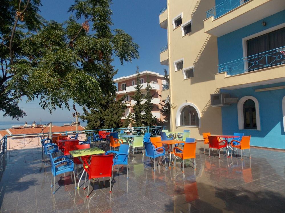Blue Residence Sarande Bagian luar foto