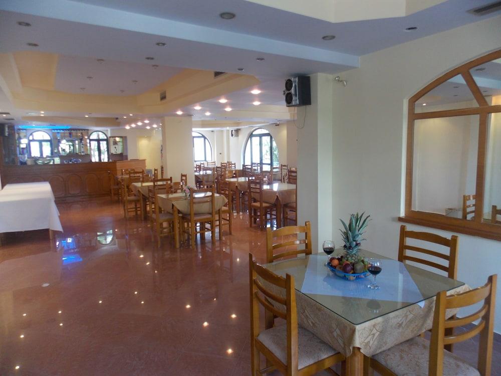 Blue Residence Sarande Bagian luar foto