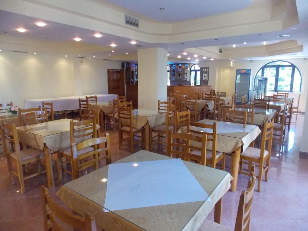 Blue Residence Sarande Bagian luar foto