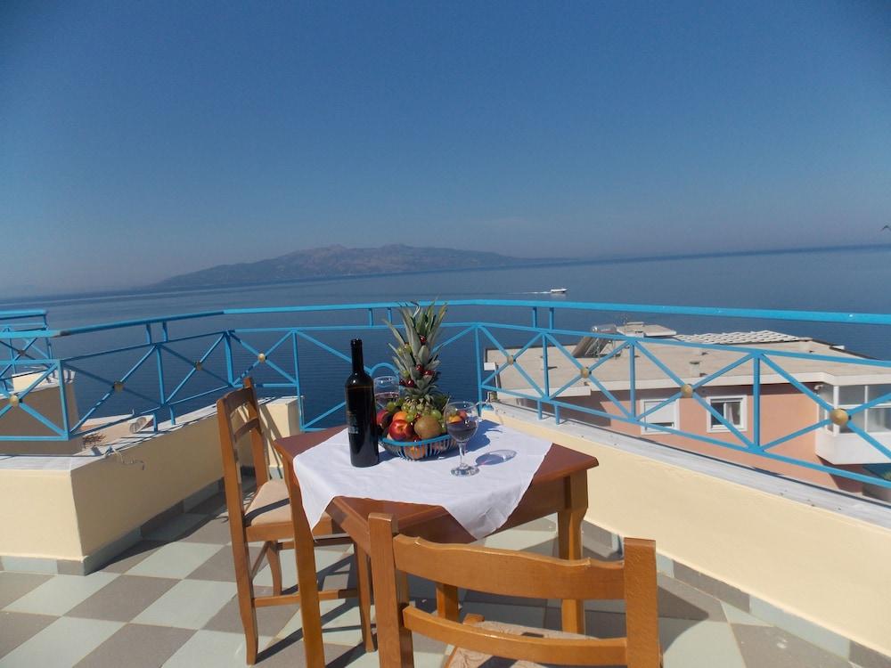 Blue Residence Sarande Bagian luar foto