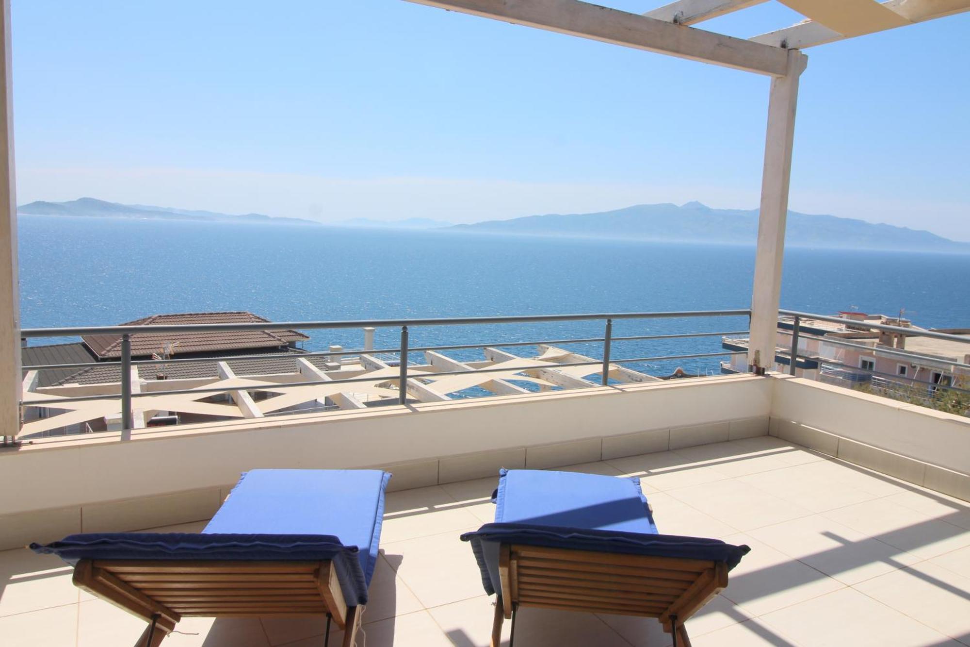 Blue Residence Sarande Bagian luar foto