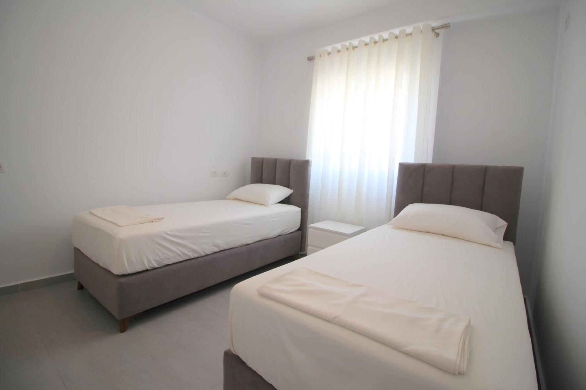 Blue Residence Sarande Bagian luar foto