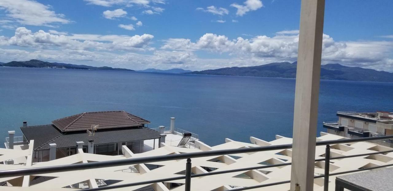Blue Residence Sarande Bagian luar foto